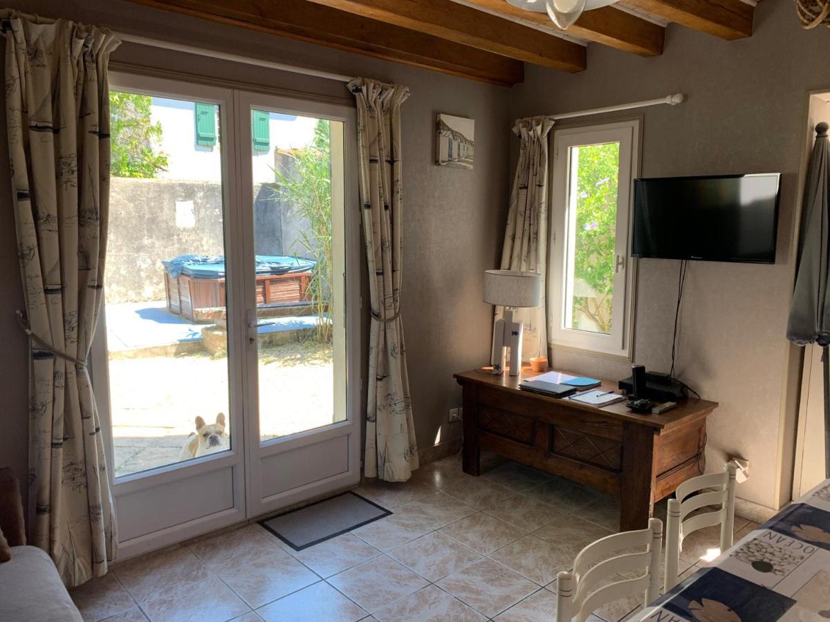 Maison De Pays Au Centre Du Village Saint-Martin-de-Ré Esterno foto