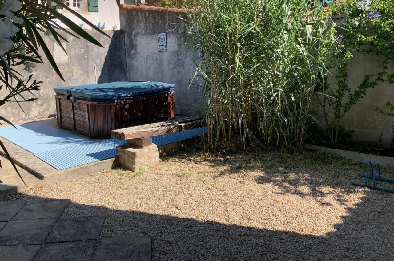 Maison De Pays Au Centre Du Village Saint-Martin-de-Ré Esterno foto